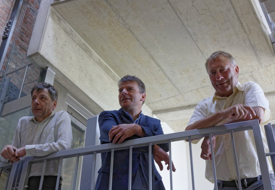 Langjähriges IngenieurTeam2 Teammitglied mit Kollegen