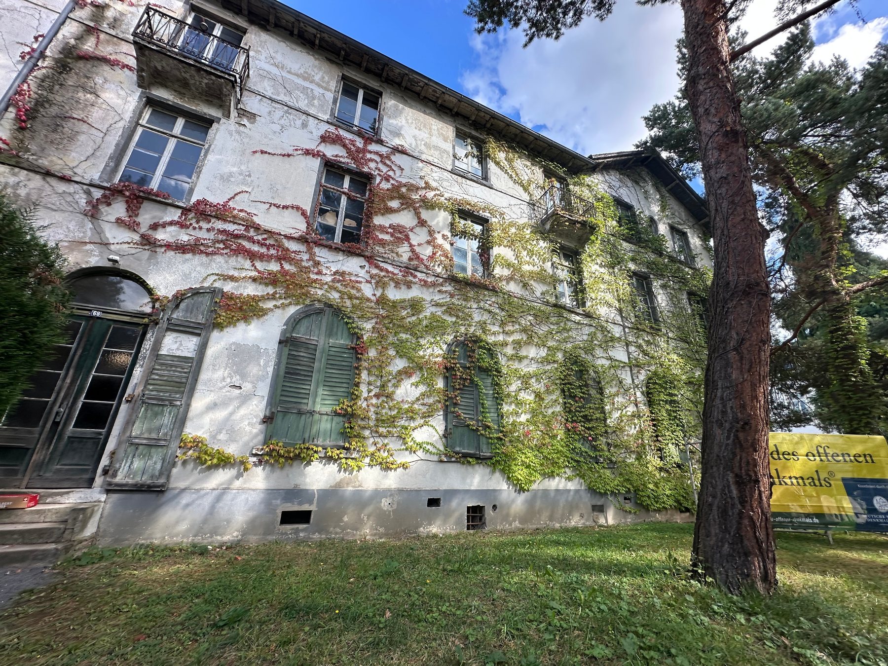 Außenansicht des historischen Hotelgebäudes Bellevue